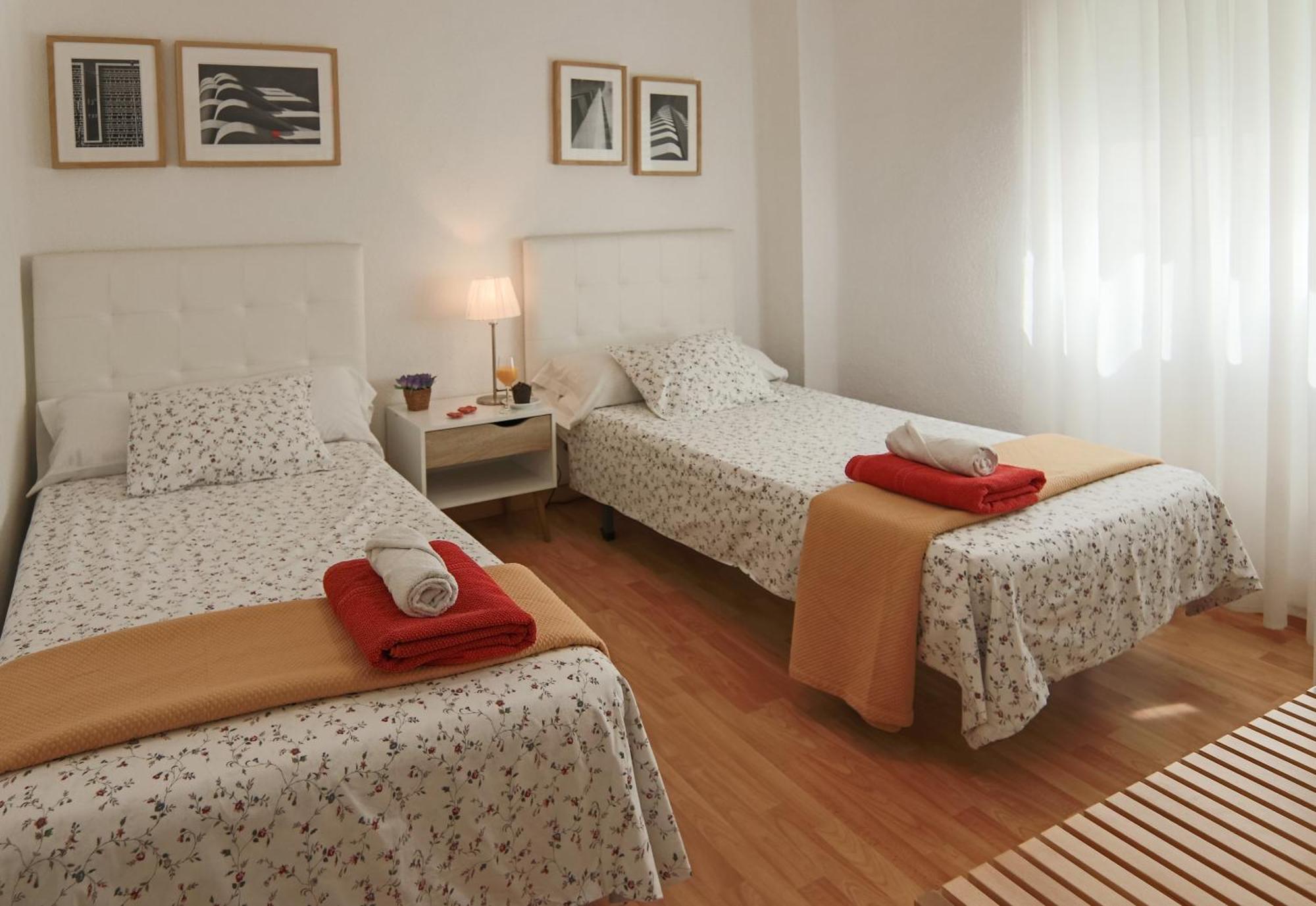 Luminoso. Comodo. Acogedor. Wifi. Junto A Ave Valencia Exterior foto